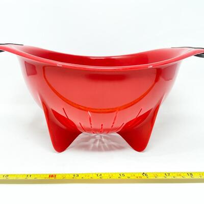 OXO 9.5â€ PLASTIC RED STRAINER