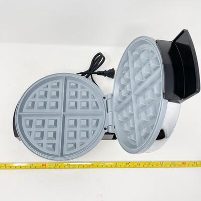 OSTER 8â€ NONSTICK WAFFLE IRON