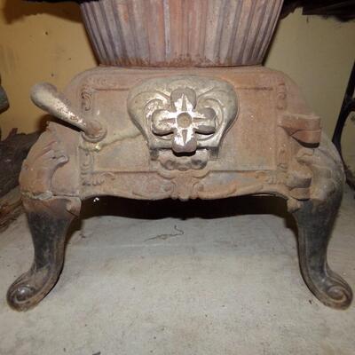 LOT 35  CAST IRON COLONIAL WOOD BURNING STOVE NO. 214
