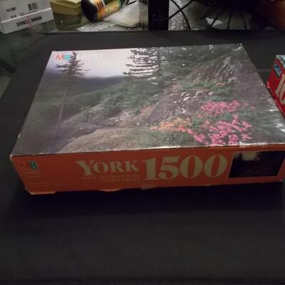 Puzzle Carrier and Puzzles
