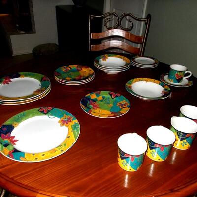 Studio Nova China, Jamaica pattern, Complete set of four place settings, plus one extra cup (21 pieces)
