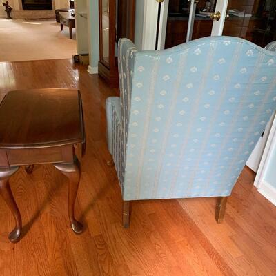 Lot 472: Queen Anne Style Accent Table & Chair