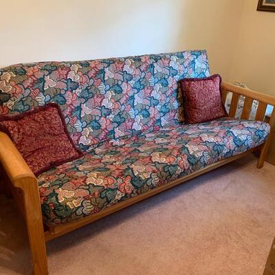 Lot 460: Futon Couch/Bed
