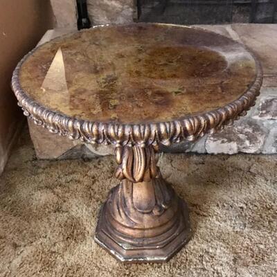 Nice Hollywood Regency style accent table, round, plaster base, golden gilt