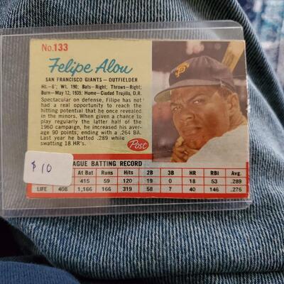 1962 Felipe Alou Baseball card, San Francisco GIANTS OUTFIELDER.  POST TRADING CARD