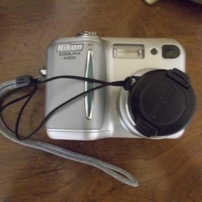 Vivitar Tripod and  Nikon Camera