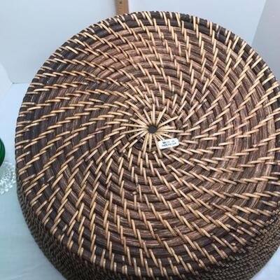 Basket, palm leaves, Lilly vase, 3 ice cream dishes