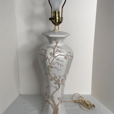 Vintage Moriage Ivory color lamp