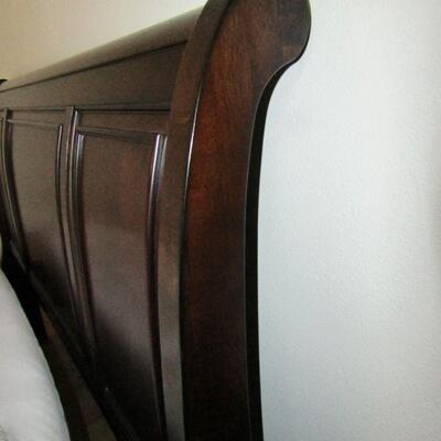 LOT 1 COMPLETE KING SIZE SLEIGH BED