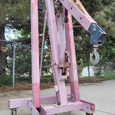 Lot 16: Red Engine Lift Garage Tool 