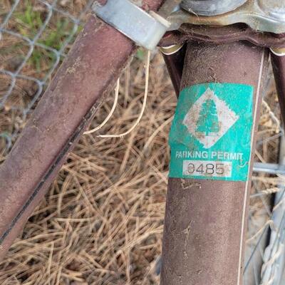 Lot 18: Vintage MURRAY 3-Speed Bicycle w/ HUFFY Seat