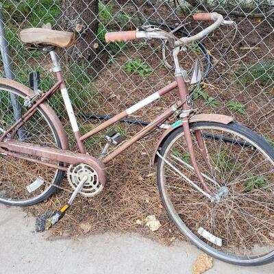 Lot 18: Vintage MURRAY 3-Speed Bicycle w/ HUFFY Seat