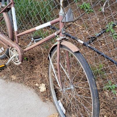 Lot 18: Vintage MURRAY 3-Speed Bicycle w/ HUFFY Seat
