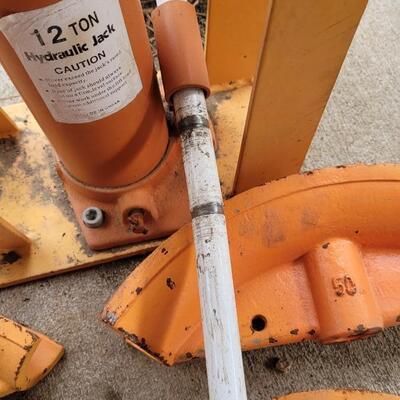 Lot 26: 12 Ton Jack (appears to need fluid service)