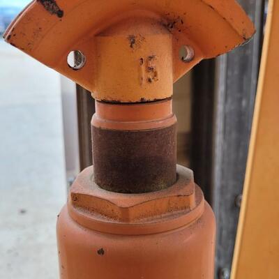 Lot 26: 12 Ton Jack (appears to need fluid service)
