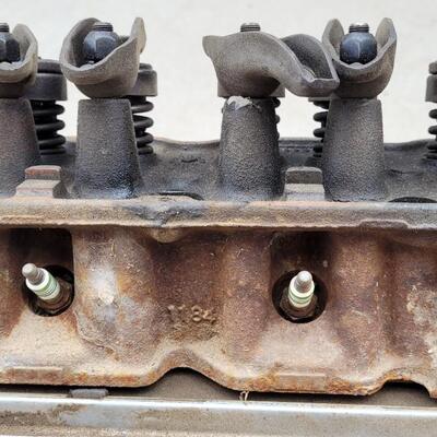 Lot 27: Vintage MERCRUISER Marine Boat Engine In-Line 6 Cylinder 