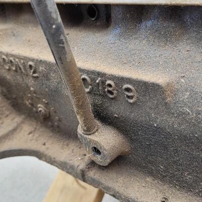 Lot 27: Vintage MERCRUISER Marine Boat Engine In-Line 6 Cylinder 