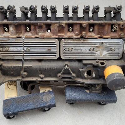 Lot 27: Vintage MERCRUISER Marine Boat Engine In-Line 6 Cylinder 