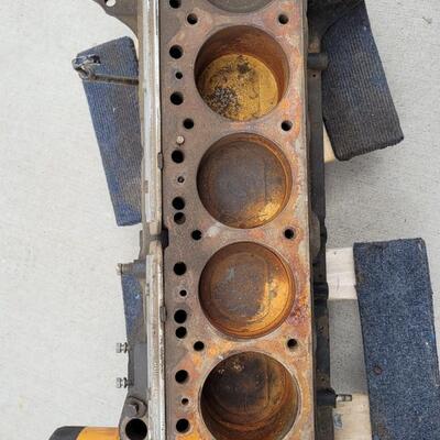 Lot 27: Vintage MERCRUISER Marine Boat Engine In-Line 6 Cylinder 