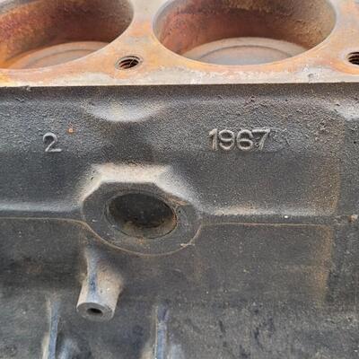 Lot 27: Vintage MERCRUISER Marine Boat Engine In-Line 6 Cylinder 