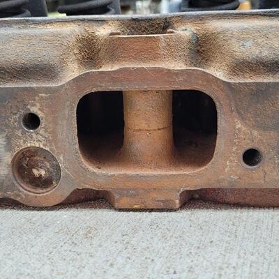 Lot 27: Vintage MERCRUISER Marine Boat Engine In-Line 6 Cylinder 