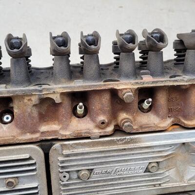 Lot 27: Vintage MERCRUISER Marine Boat Engine In-Line 6 Cylinder 