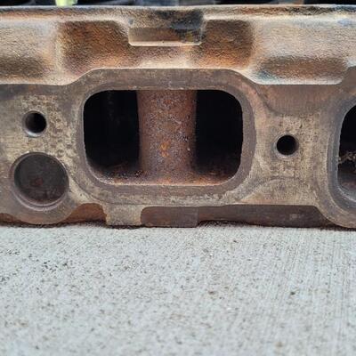 Lot 27: Vintage MERCRUISER Marine Boat Engine In-Line 6 Cylinder 