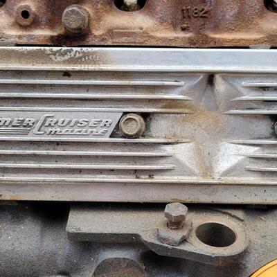 Lot 27: Vintage MERCRUISER Marine Boat Engine In-Line 6 Cylinder 