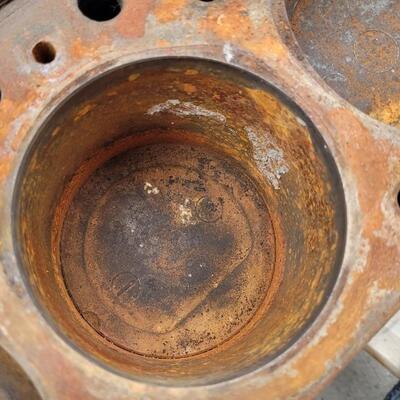Lot 27: Vintage MERCRUISER Marine Boat Engine In-Line 6 Cylinder 