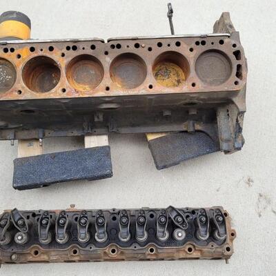Lot 27: Vintage MERCRUISER Marine Boat Engine In-Line 6 Cylinder 