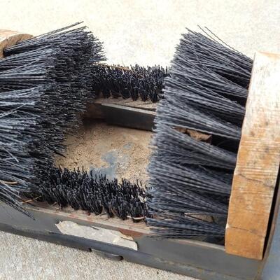 Lot 30: Vintage Mud/Ice/Dirt Shoe and Boot Scrubber 