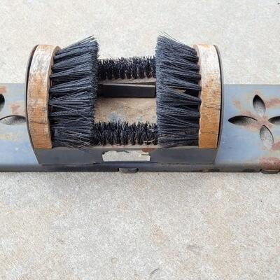 Lot 30: Vintage Mud/Ice/Dirt Shoe and Boot Scrubber 