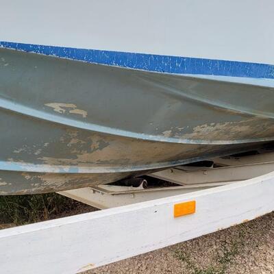 Lot 32: Vintage SPORTSMAN Boat feat. MERCRUISER Engine w/ HOLLEY Carb w/ Trailer (CLEAN TRAILER TITLE Ready to Transfer)