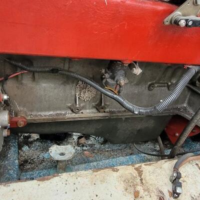 Lot 32: Vintage SPORTSMAN Boat feat. MERCRUISER Engine w/ HOLLEY Carb w/ Trailer (CLEAN TRAILER TITLE Ready to Transfer)