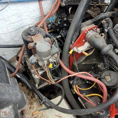 Lot 32: Vintage SPORTSMAN Boat feat. MERCRUISER Engine w/ HOLLEY Carb w/ Trailer (CLEAN TRAILER TITLE Ready to Transfer)