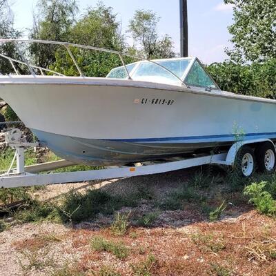Lot 32: Vintage SPORTSMAN Boat feat. MERCRUISER Engine w/ HOLLEY Carb w/ Trailer (CLEAN TRAILER TITLE Ready to Transfer)