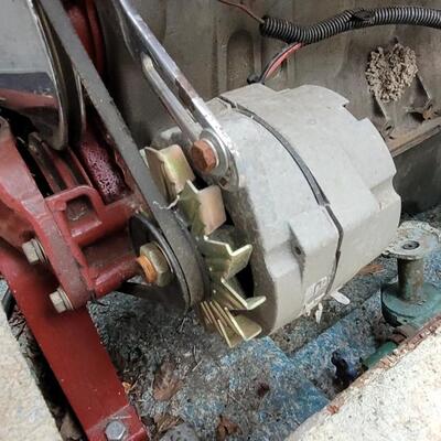 Lot 32: Vintage SPORTSMAN Boat feat. MERCRUISER Engine w/ HOLLEY Carb w/ Trailer (CLEAN TRAILER TITLE Ready to Transfer)