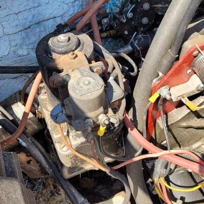 Lot 32: Vintage SPORTSMAN Boat feat. MERCRUISER Engine w/ HOLLEY Carb w/ Trailer (CLEAN TRAILER TITLE Ready to Transfer)