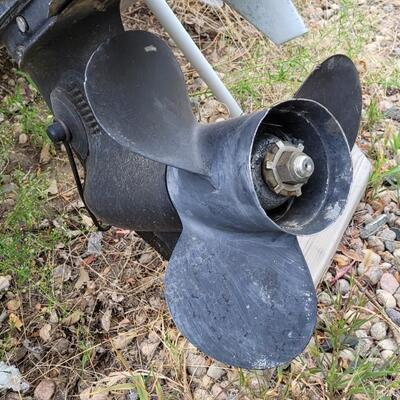 Lot 32: Vintage SPORTSMAN Boat feat. MERCRUISER Engine w/ HOLLEY Carb w/ Trailer (CLEAN TRAILER TITLE Ready to Transfer)