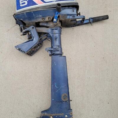 Lot 34: Vintage NISSAN 5 Outboard Boat Motor 