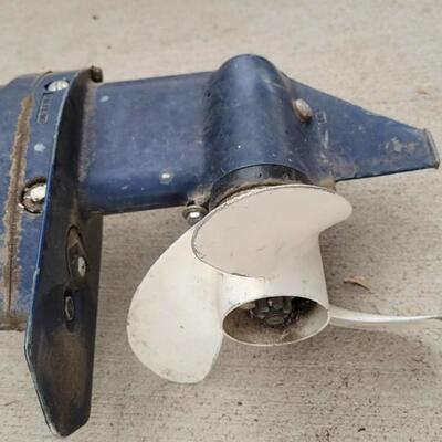 Lot 34: Vintage NISSAN 5 Outboard Boat Motor 