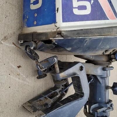 Lot 34: Vintage NISSAN 5 Outboard Boat Motor 
