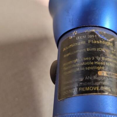 Lot 40: Large Aluminum Blue Flashlight WORKS 