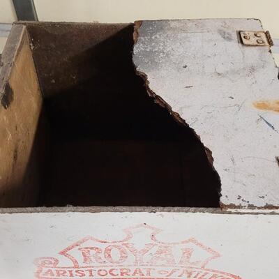 Lot 42: Vintage Wood ROYAL FARM Milk Bix 