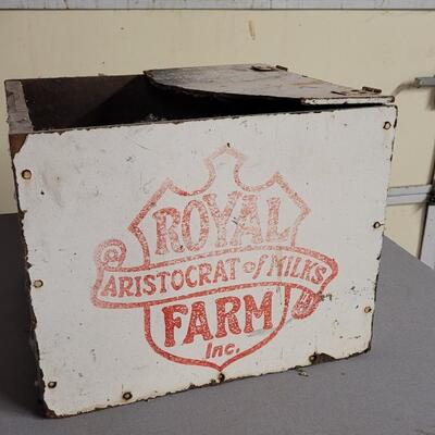 Lot 42: Vintage Wood ROYAL FARM Milk Bix 