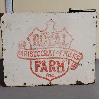 Lot 42: Vintage Wood ROYAL FARM Milk Bix 