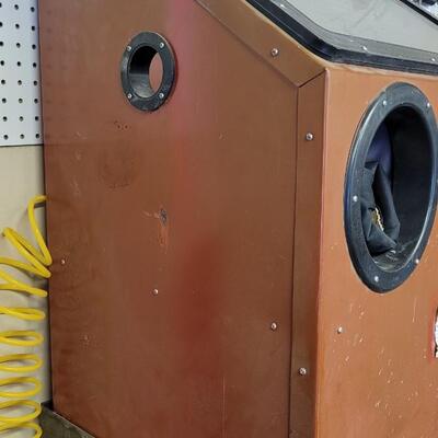 Lot 45: 30 Gallon Sand Blasting Cabinet 