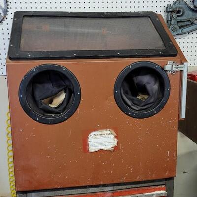 Lot 45: 30 Gallon Sand Blasting Cabinet 