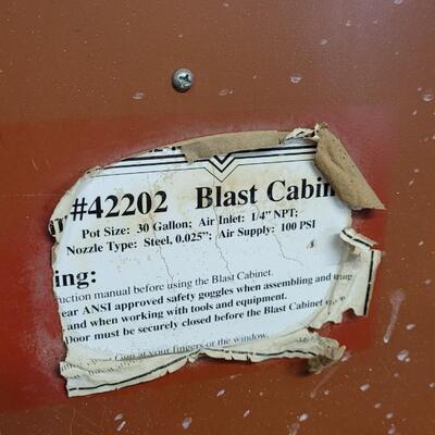 Lot 45: 30 Gallon Sand Blasting Cabinet 