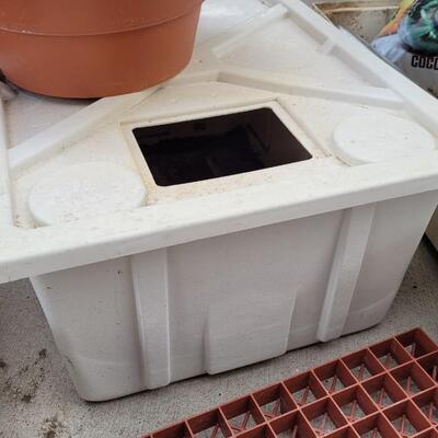 Lot 48: Large Assortment of Hydroponic Growing Accessories 